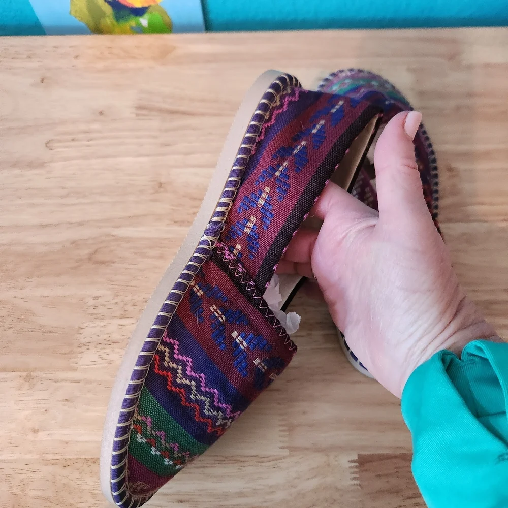 Latinas Colorful Patterned‎ Women's Espadrilles, Size 7